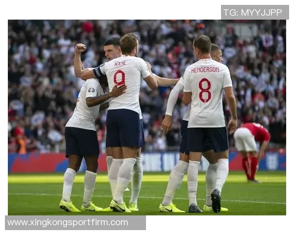 奇克重返英格兰国家队七年后获赠纪念帽子表达喜悦之情